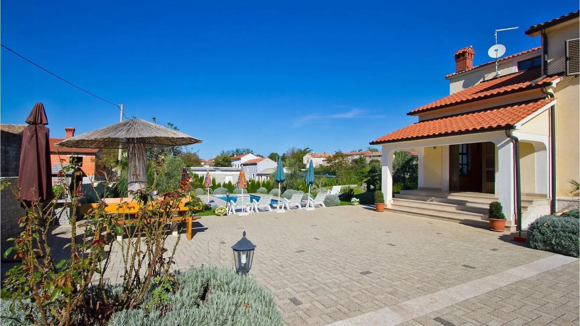Perla Klaudio Villa Muntrilj