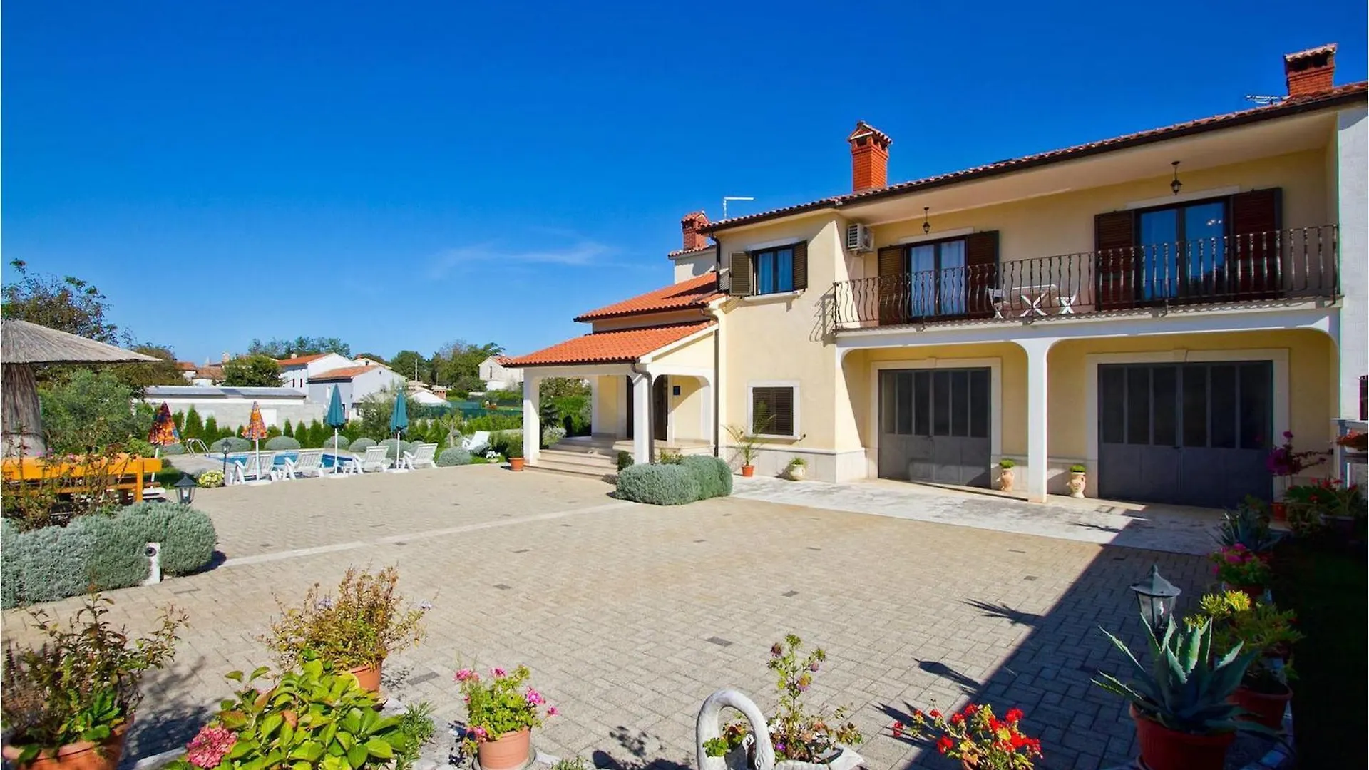 Perla Klaudio Villa Muntrilj