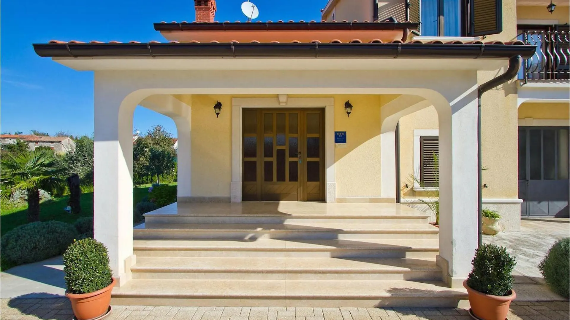 Holiday home Perla Klaudio Villa Muntrilj