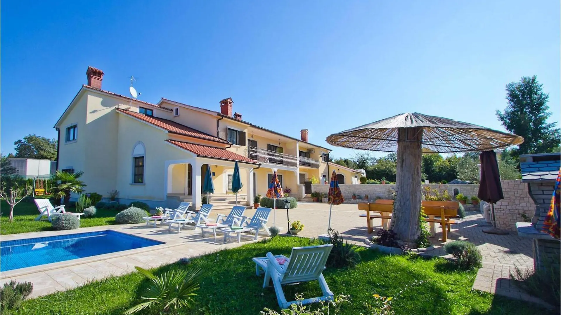 Holiday home Perla Klaudio Villa Muntrilj